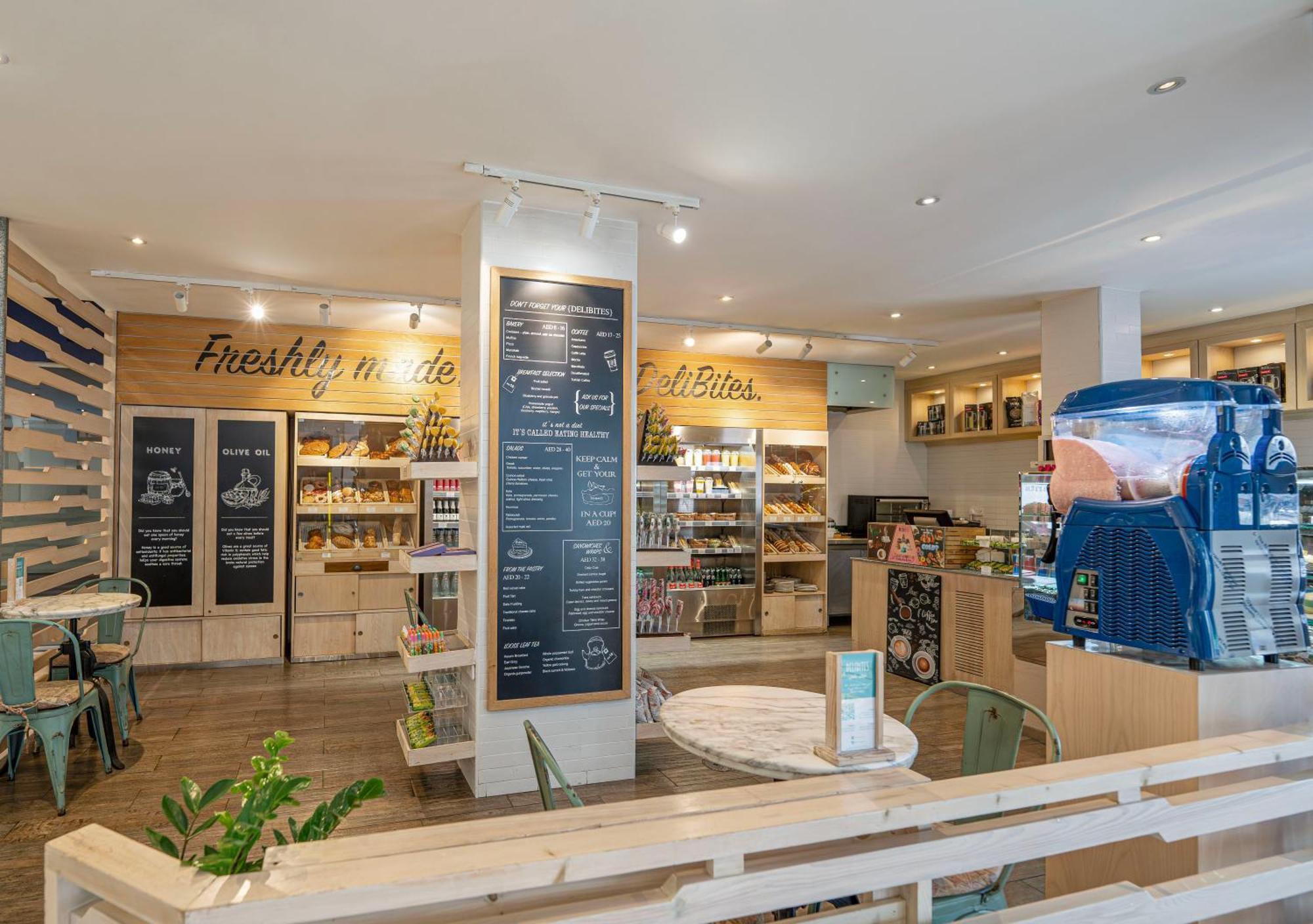 Hotel Hyatt Regency Dubai - Corniche Esterno foto Interior of a typical Paul bakery