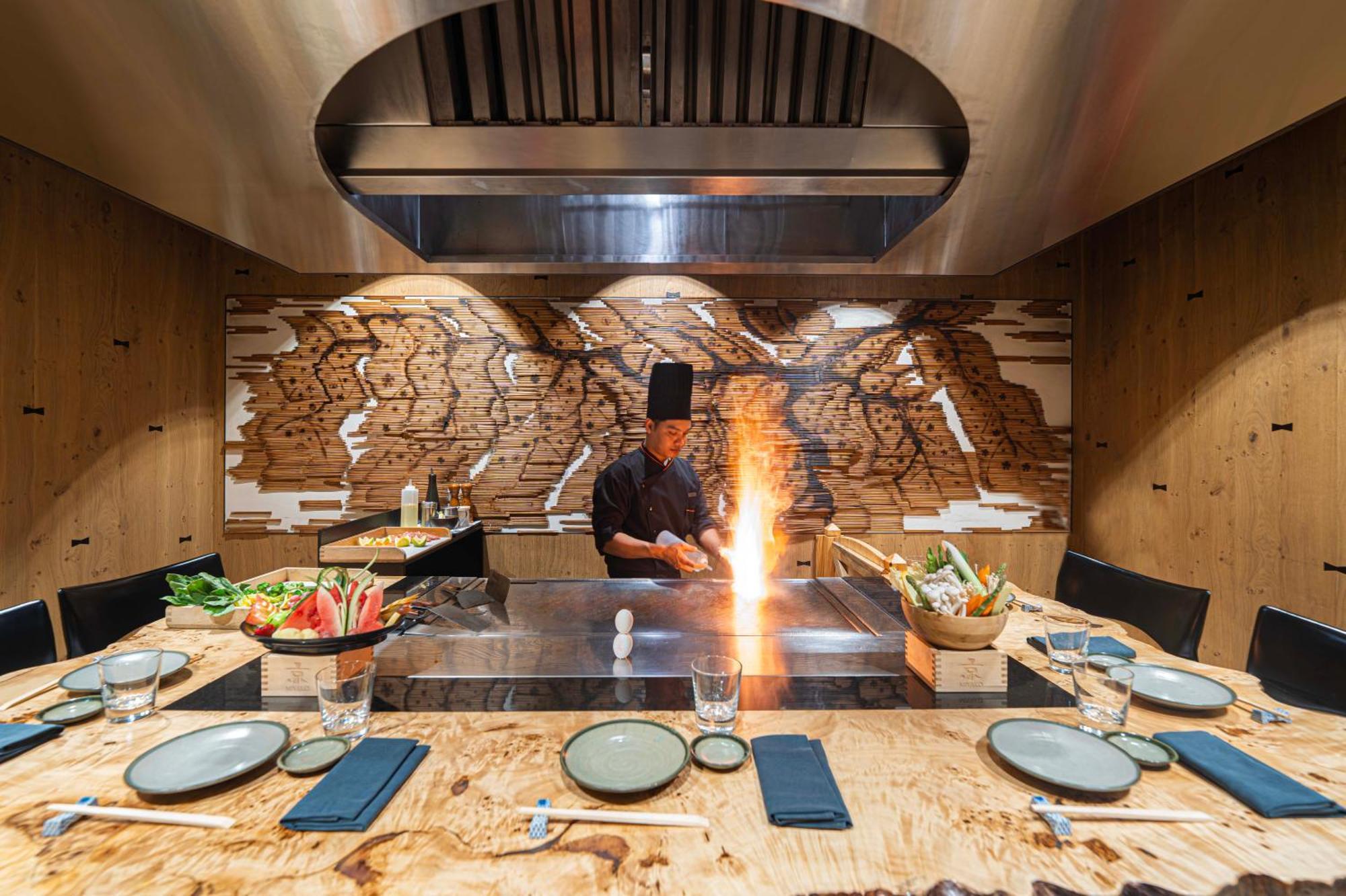 Hotel Hyatt Regency Dubai - Corniche Esterno foto Teppanyaki restaurant in Dubai