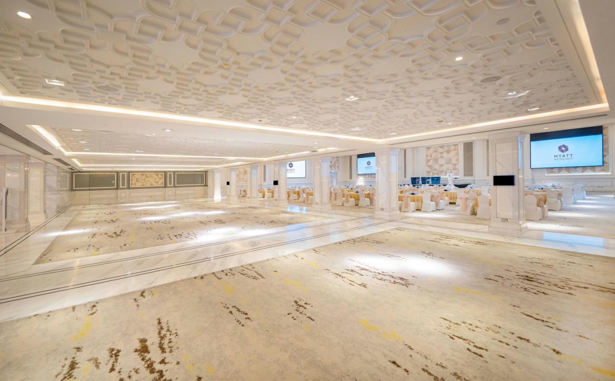 Hotel Hyatt Regency Dubai - Corniche Esterno foto The lobby of the new terminal